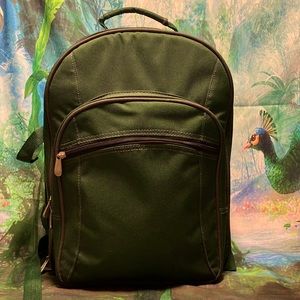 PICNIC TIME Inc Green Backpack Full Setting for 4.